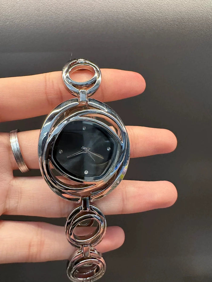 Chi Manman  Eşsiz saat, ikinci el bileklik, tatlı ve havalı tarzda, niş ve özgün tasarımlı, her stile uyan, tasarım odaklı, kadife saat