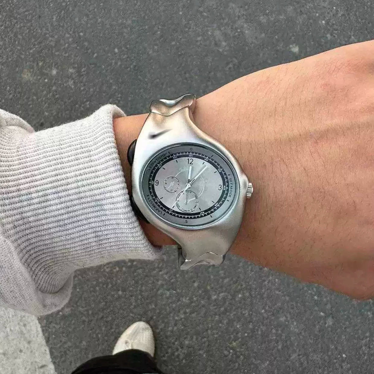 Nik orijinal, etiketli, milenyum vintage, niş, çarpık, Y2K, sıra dışı çelik kayışlı erkek saati, su geçirmez, trend, retro tarz - Gümüş Beyaz İğne (Mat)