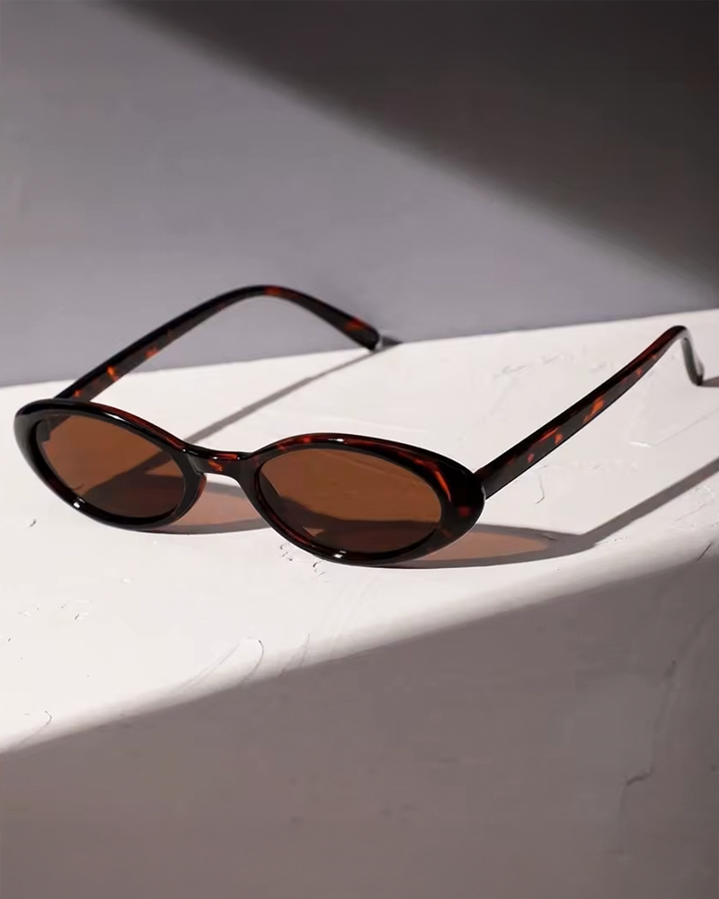 Retro Oval Güneş Gözlüğü – İnce Çerçeveli Minimal Model