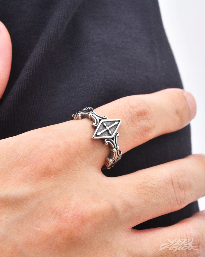 Gotik Haç Gravürlü Çelik Yüzük