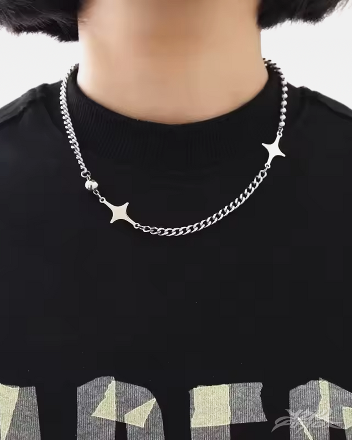 Asimetrik Zincir Yıldız Charm Kolye